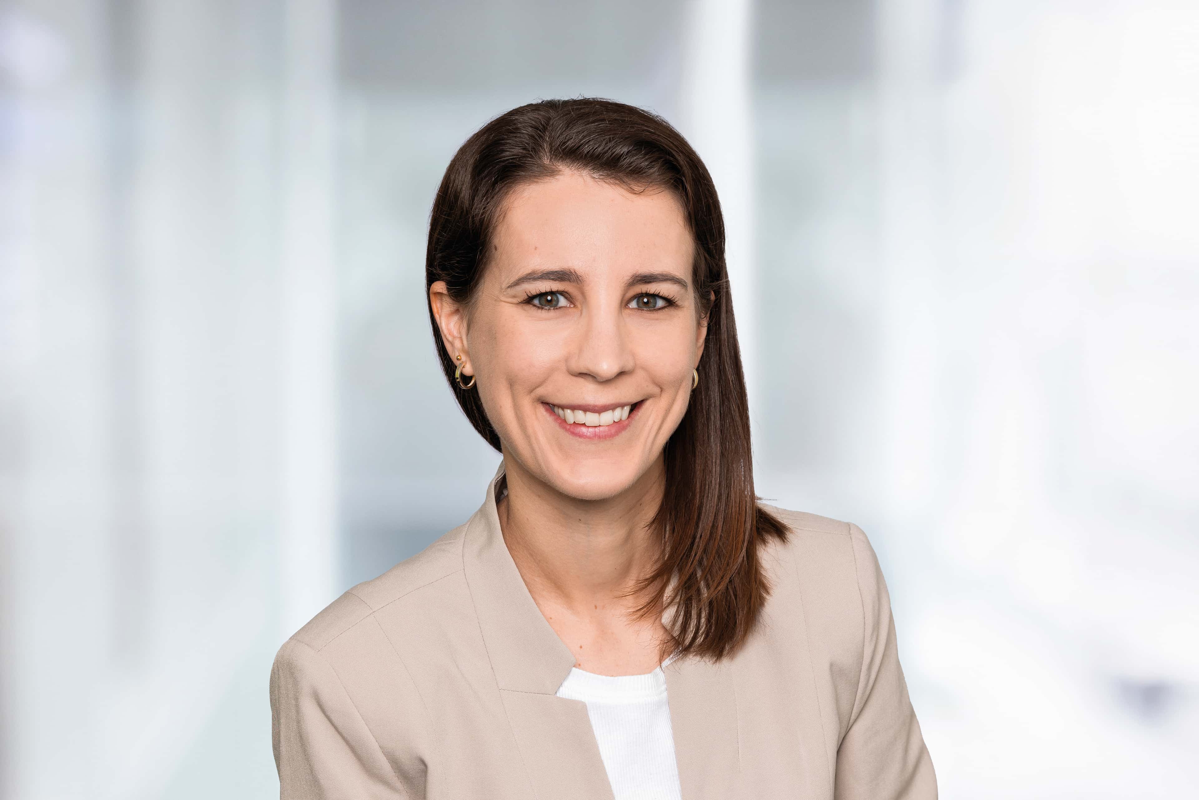 Lucia Roos - Real Estate Agent in Luzern