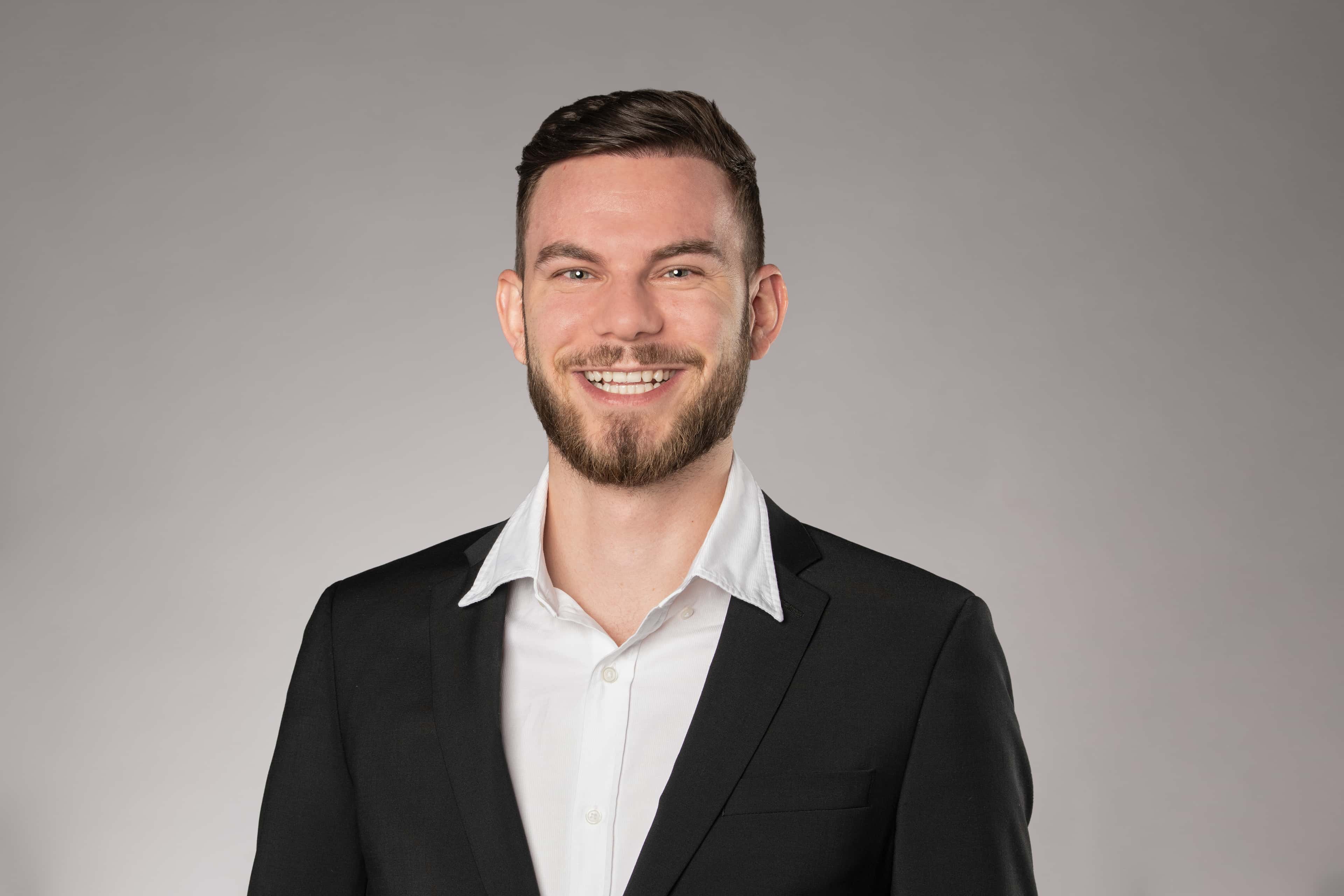 Robin  Lee - Real Estate Agent in Arni