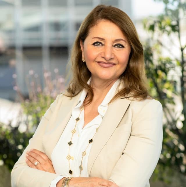 Aarefa Amini - Immobilienmakler in Zug