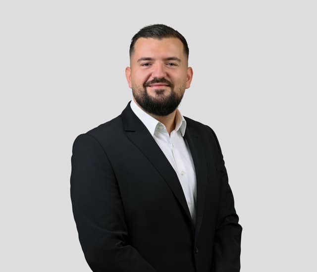 Besart Tahiri - Real Estate Agent in Zug