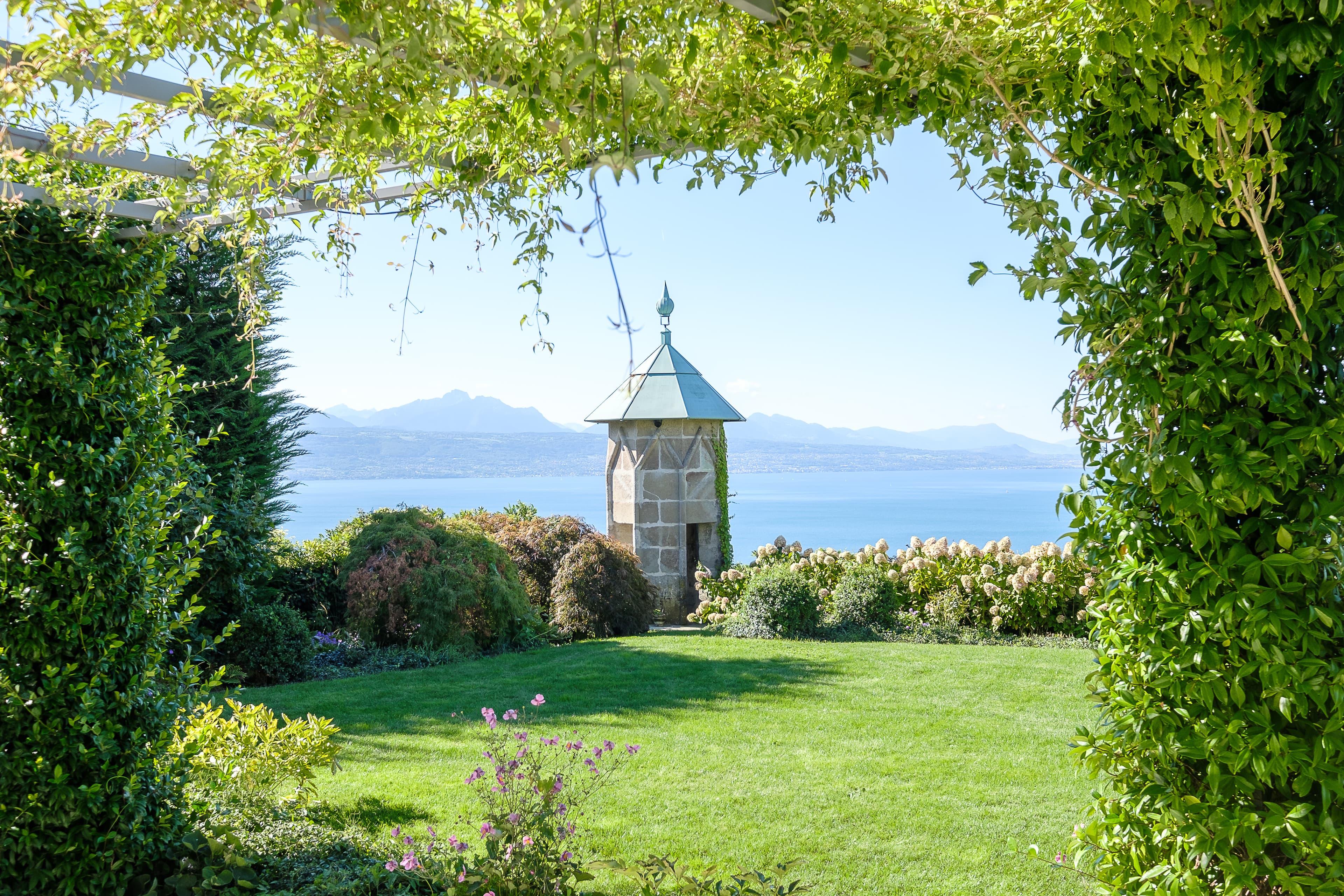 Byas-Perry Properties - Real Estate Agency in Le Mont-sur-Lausanne