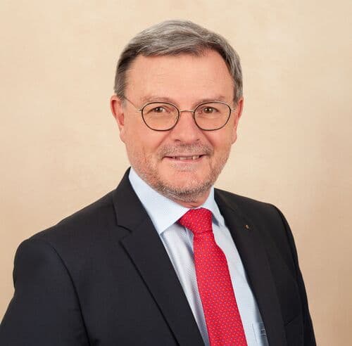 Real Estate Agent in Rain: Peter Krummenacher