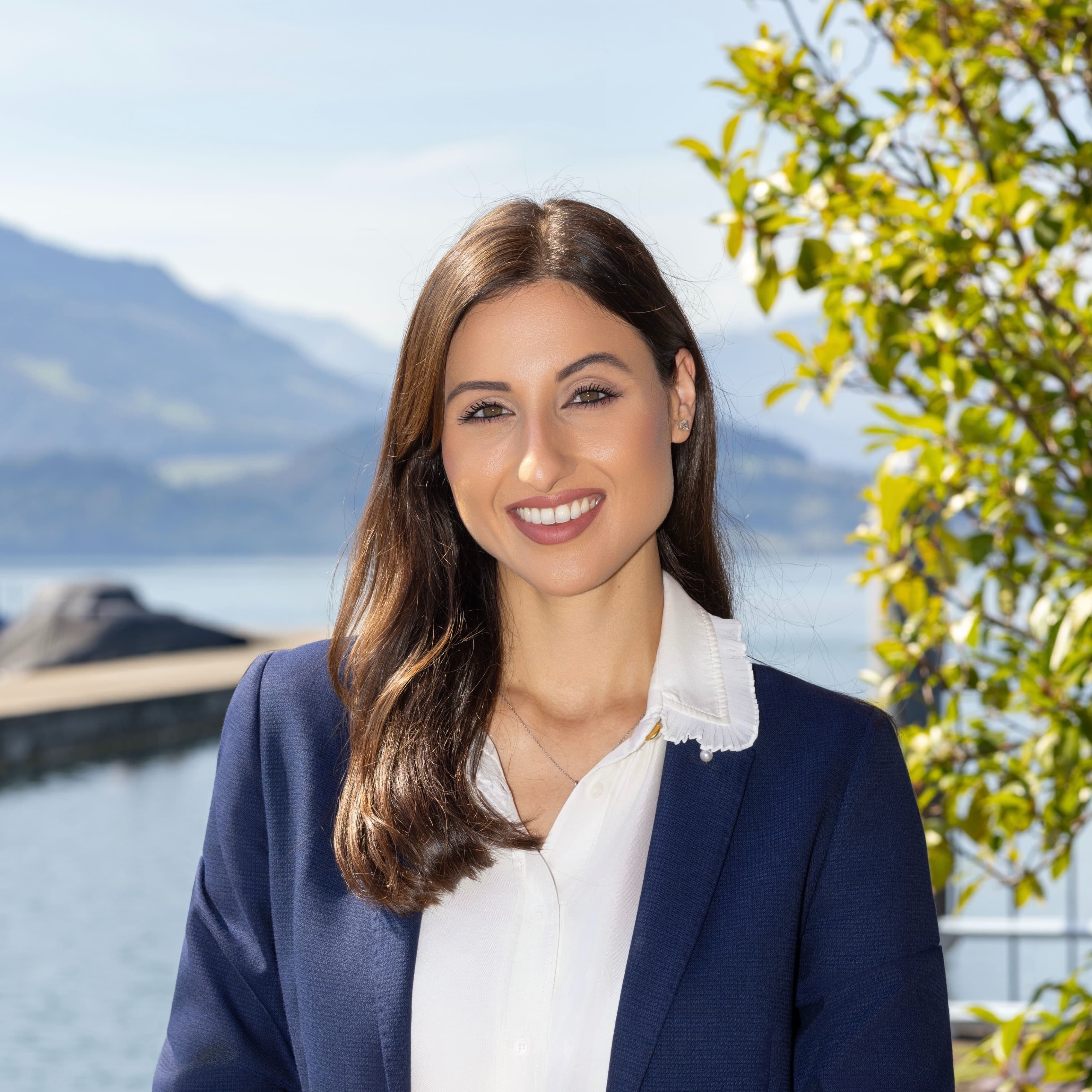 Agente immobiliare a Zug: Nila Amini