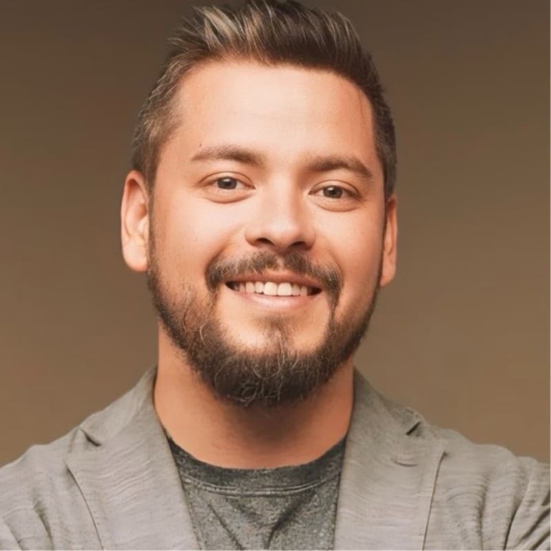 Real Estate Agent in Montreux: Julian Lee