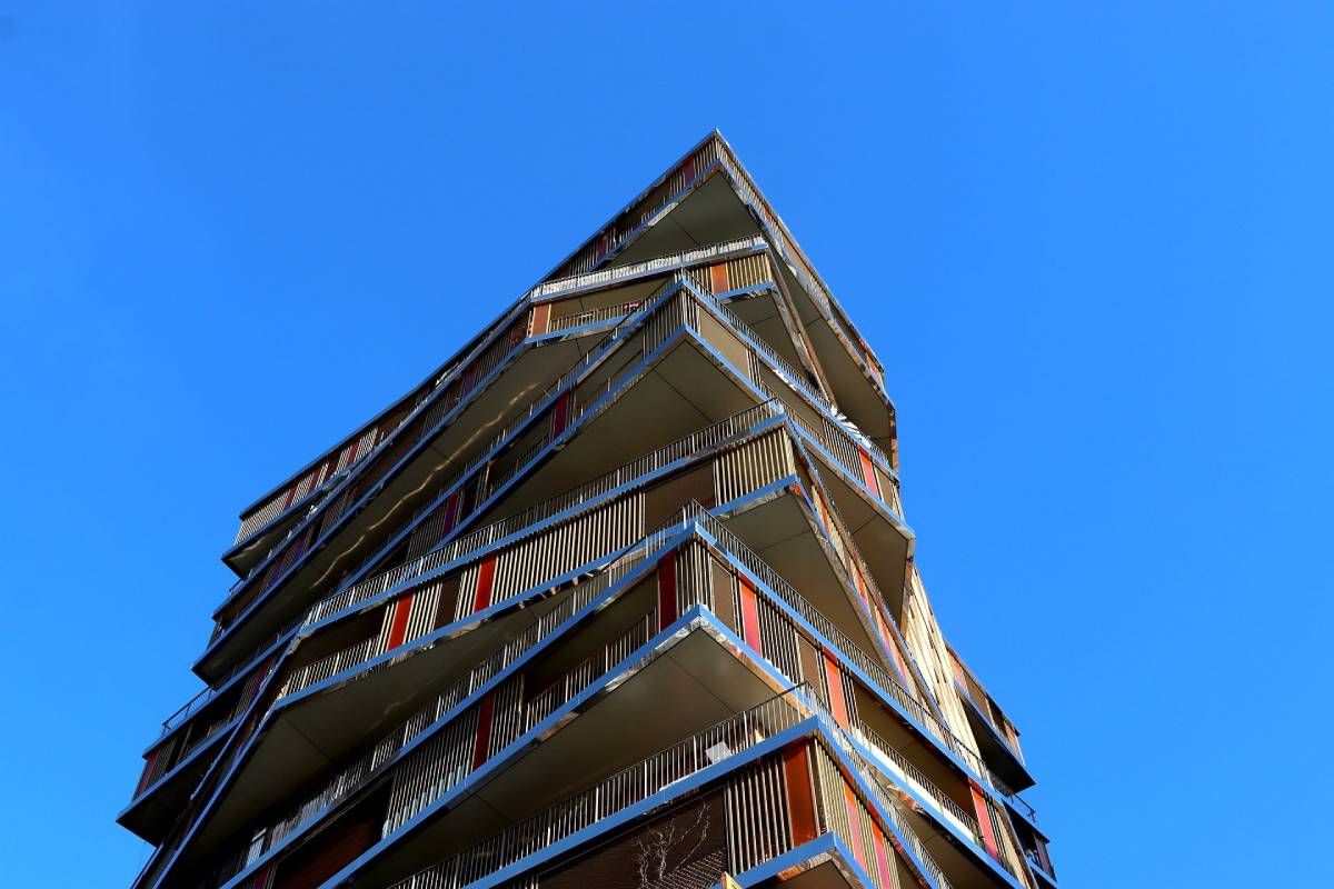 Gewerbeimmobilien bewerten in der Schweiz: Methoden, NOI und Cap Rate
